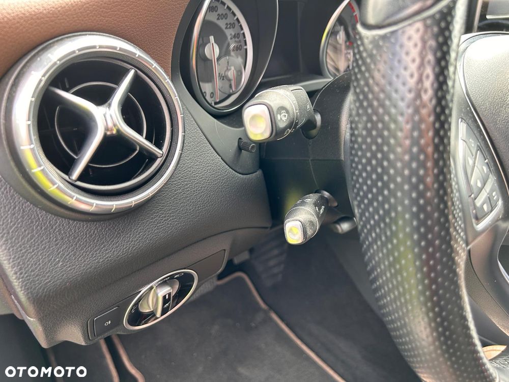 Mercedes-Benz CLA 200 7G-DCT - 12
