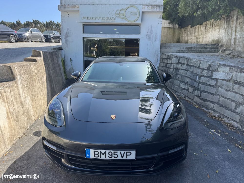 Porsche Panamera Sport Turismo - 1