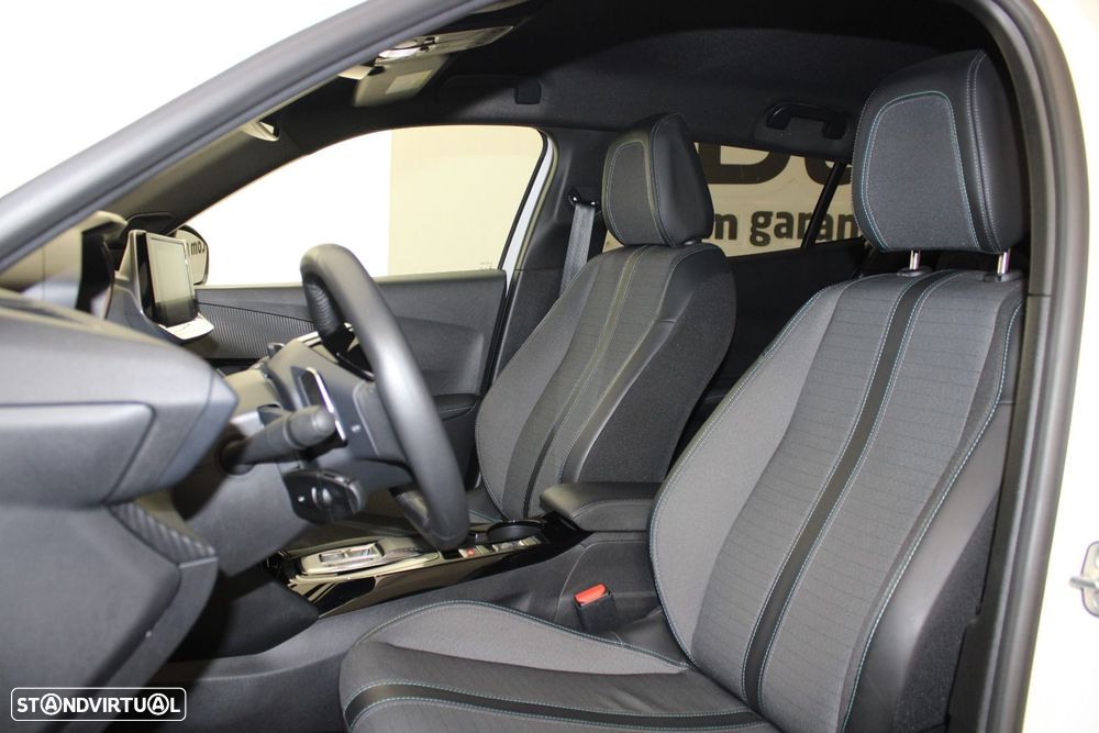 Peugeot 2008 1.5 BlueHDi Allure EAT8 - 25