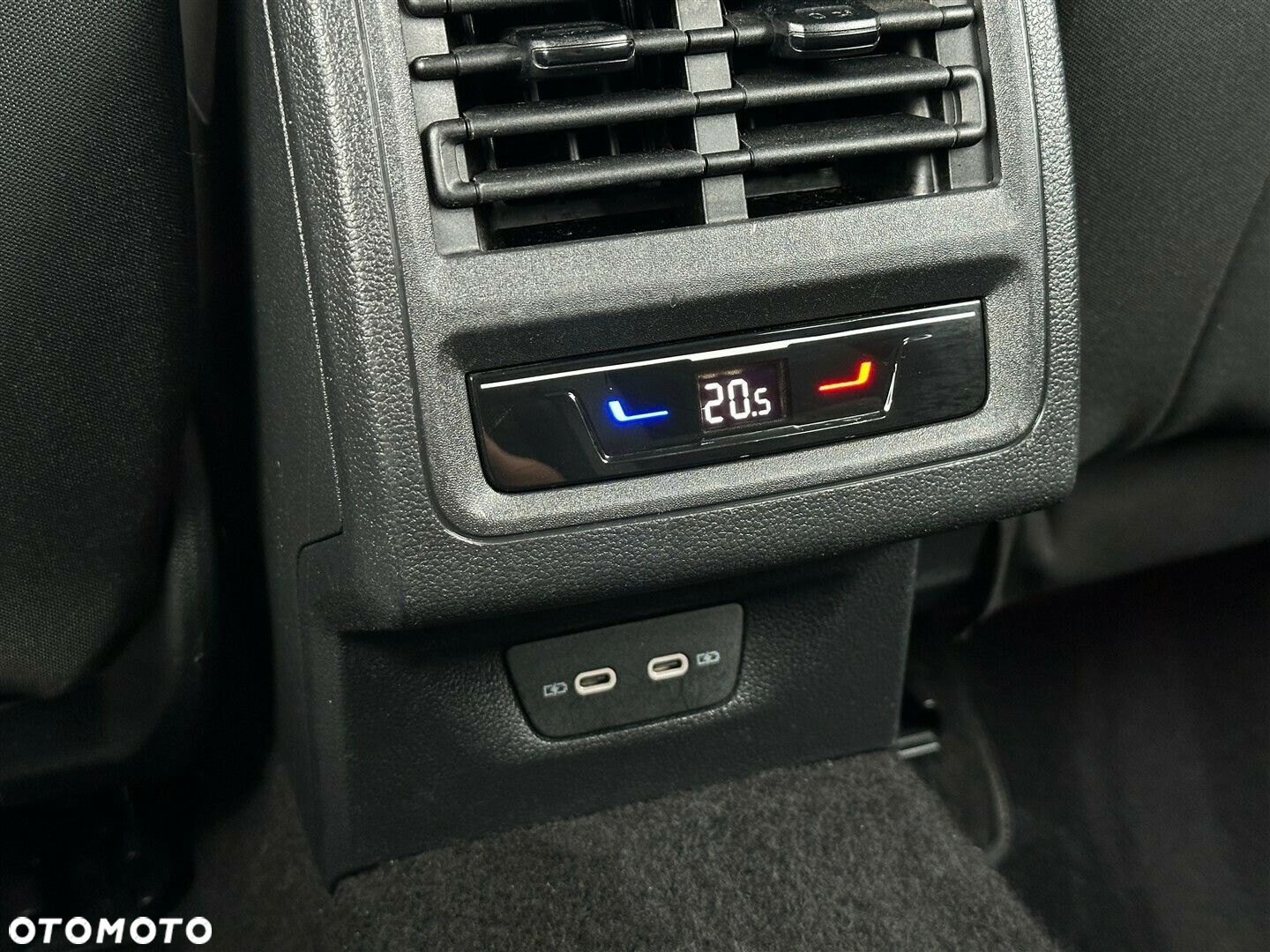 Volkswagen Golf - 32