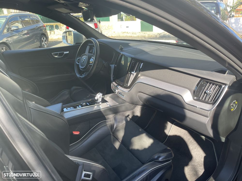 Volvo XC 60 2.0 T8 PHEV R-Design AWD - 10