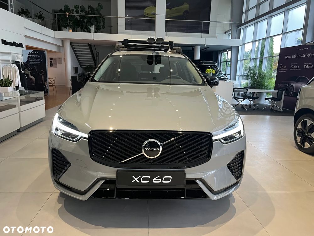 Volvo XC 60 B5 B AWD Plus Dark - 4
