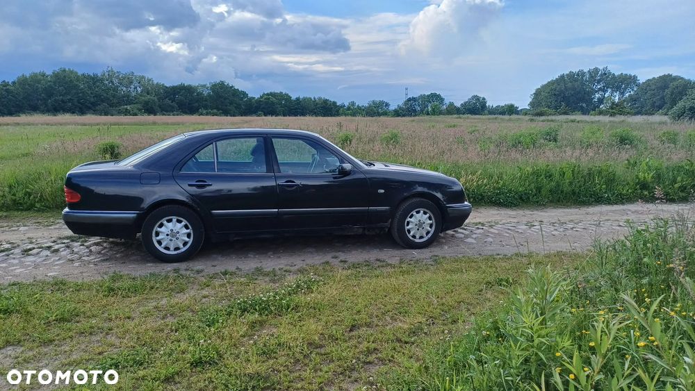 Mercedes-Benz Klasa E 220 D Elegance - 6