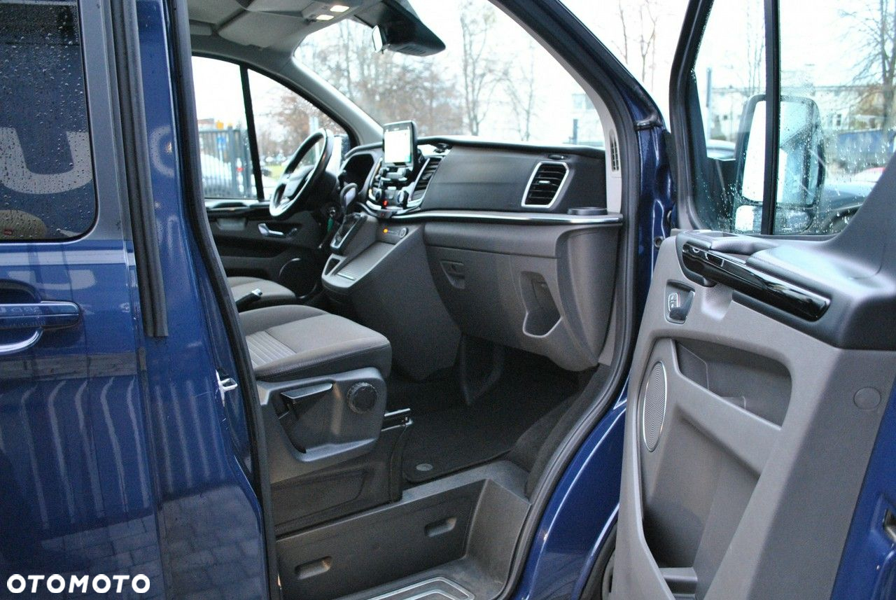Ford Tourneo Custom - 27