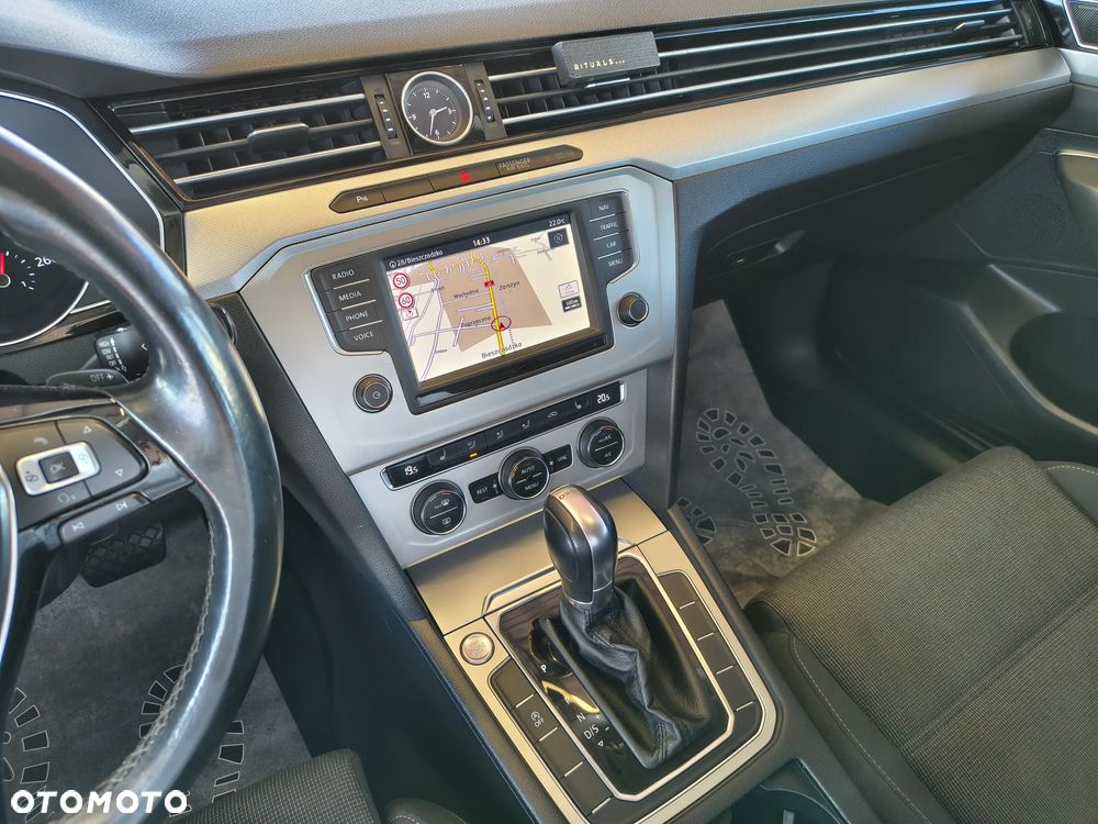 Volkswagen Passat 2.0 TDI SCR DSG Comfortline - 21