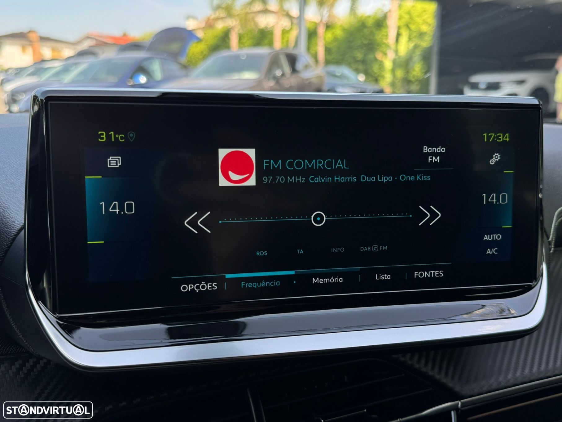 Peugeot e-2008 50 kWh GT - 42