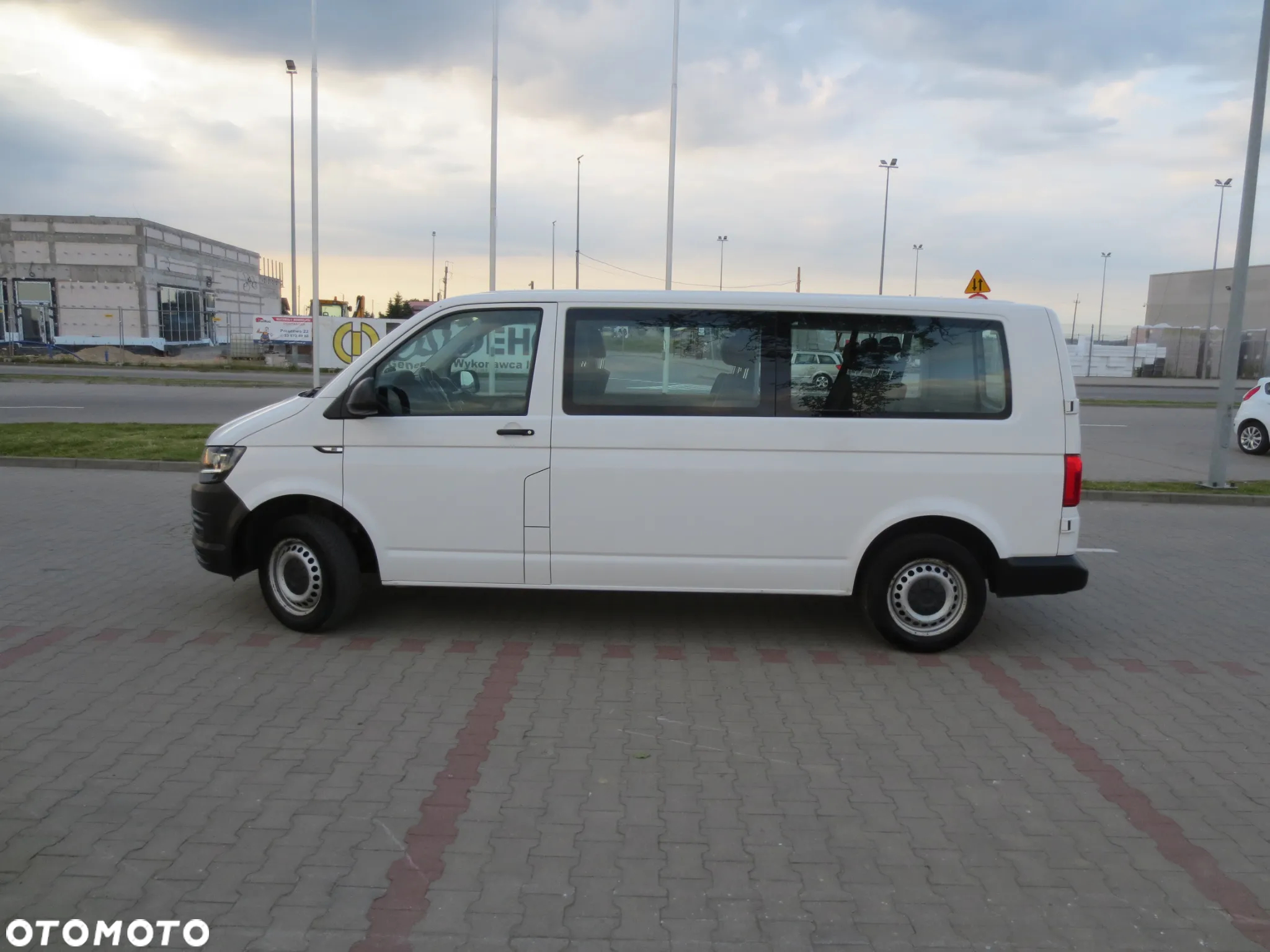 Volkswagen Caravelle 2.0 TDI L2 Trendline - 8