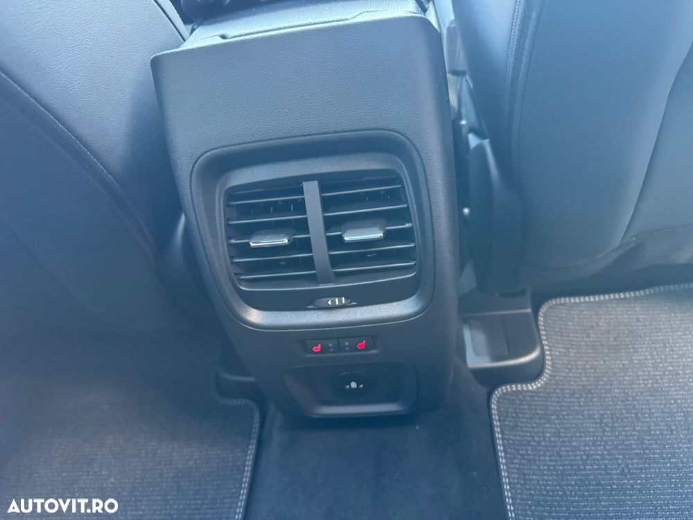 Ford Kuga - 32
