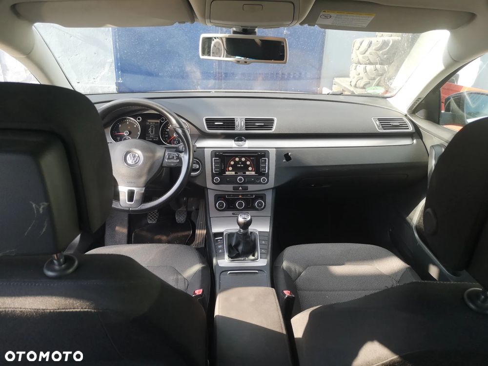 Volkswagen Passat 1.6 TDI DPF BlueMot Trendline - 8