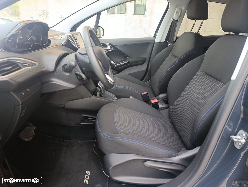 Peugeot 208 1.2 PureTech Signature EAT6 - 14
