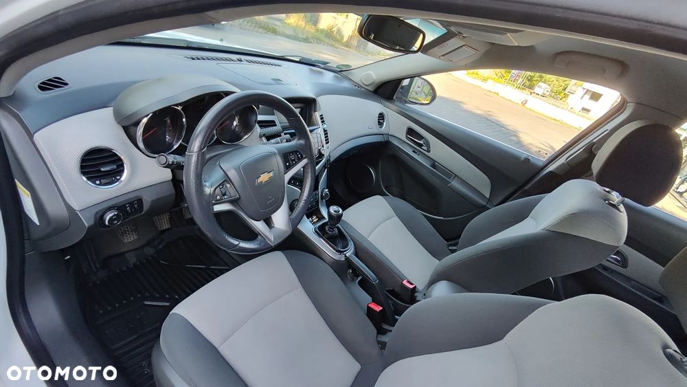 Chevrolet Cruze 1.8 LT - 10