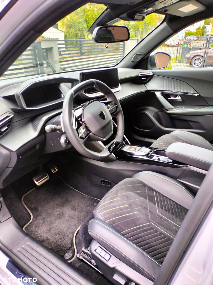 Peugeot 2008 Hybrid 136 e-DSC GT - 10
