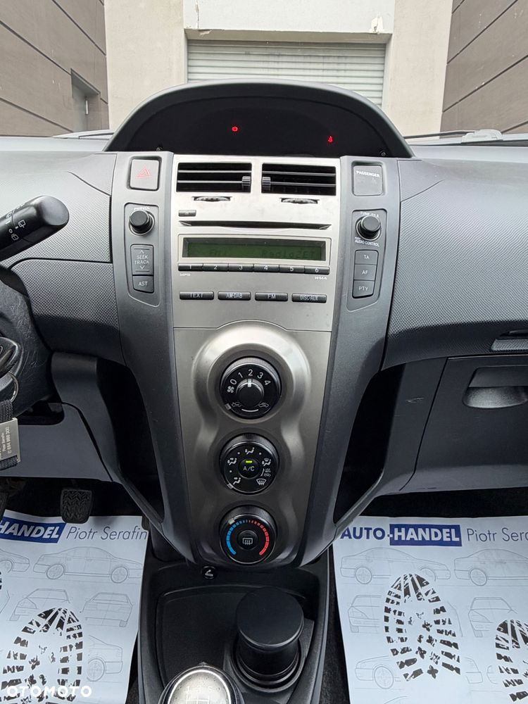 Toyota Yaris - 24