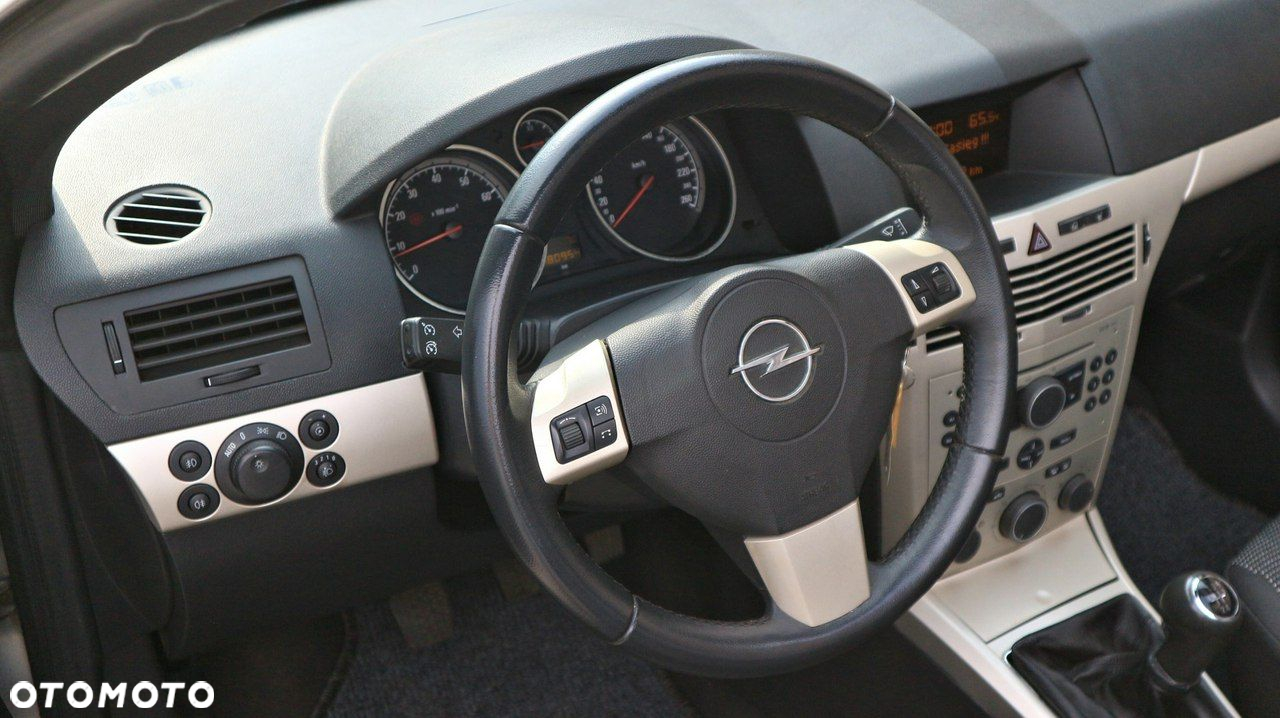Opel Astra GTC 1.6 Edition - 17
