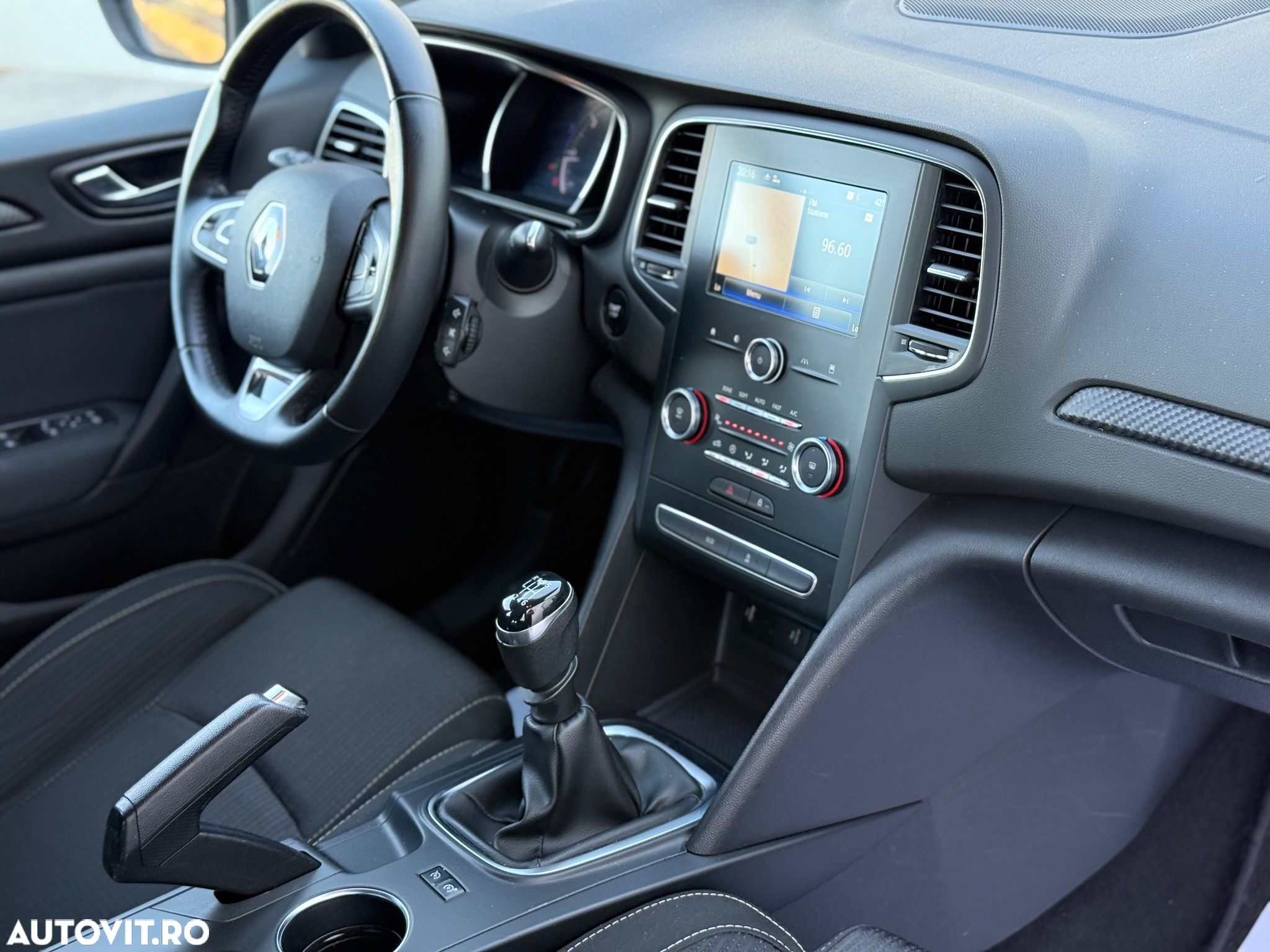 Renault Megane Energy dCi Intens - 8