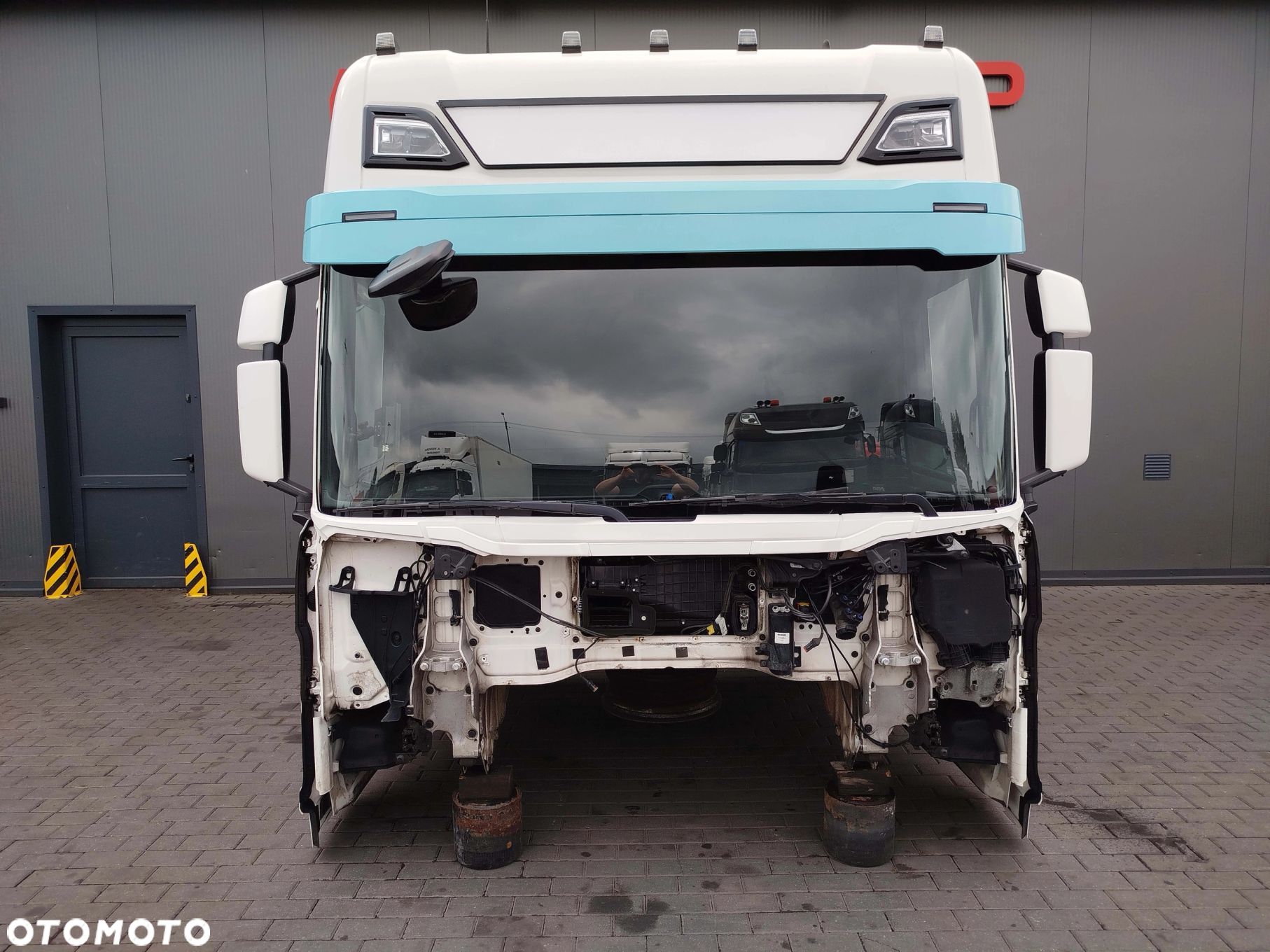 KABINA GOŁA SCANIA R NTG - 1