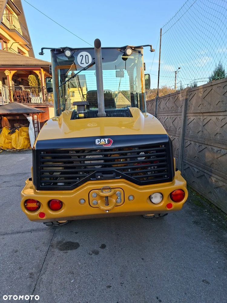Caterpillar CAT 906 M - 9