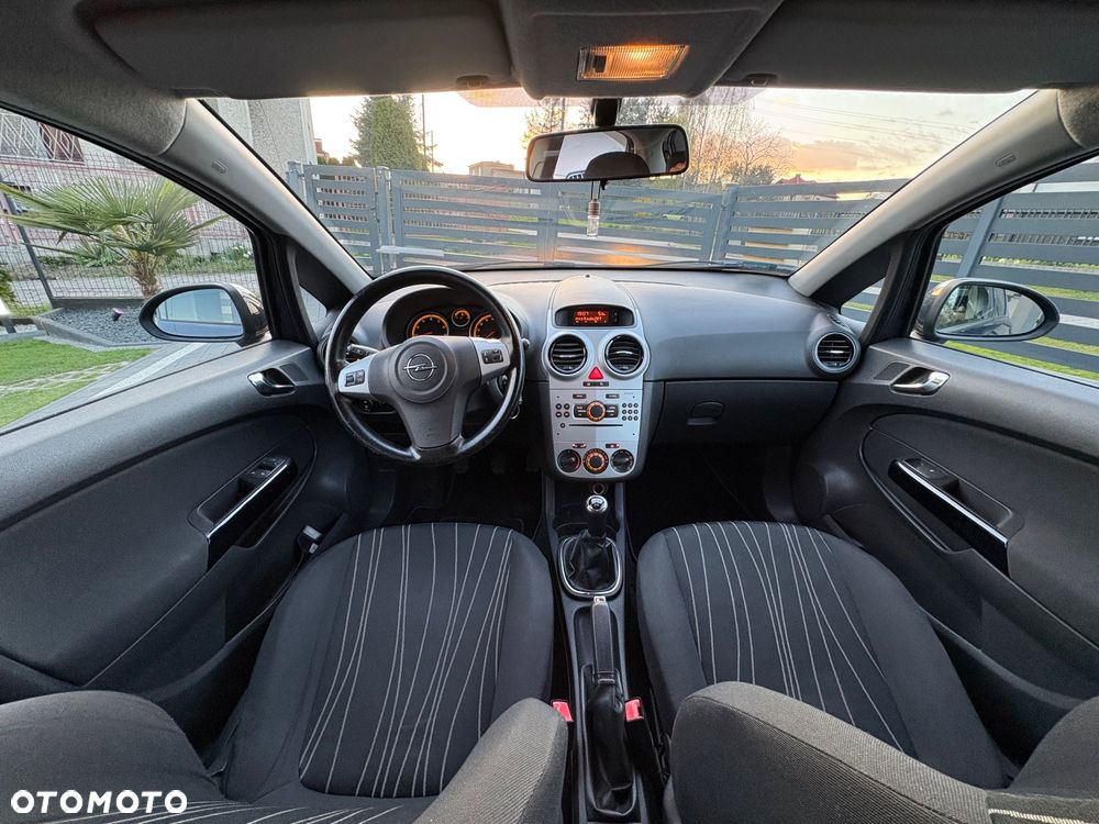 Opel Corsa 1.2 16V Cosmo - 10