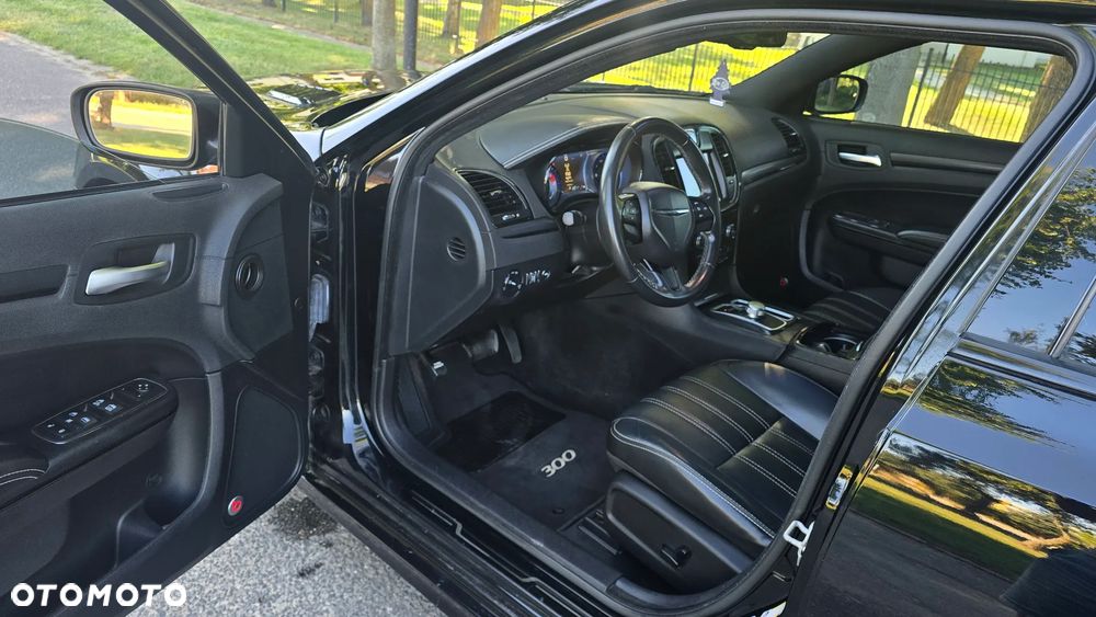 Chrysler 300s - 11