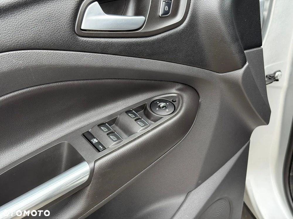 Ford Kuga 2.0 TDCi 2x4 SYNC - 39