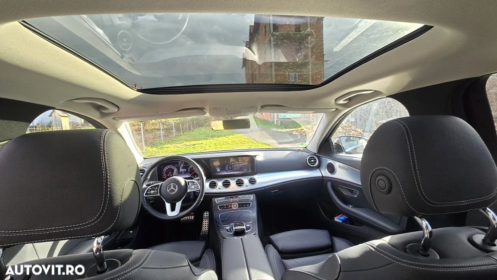 Mercedes-Benz E 220 d T 9G-TRONIC AMG Line - 32