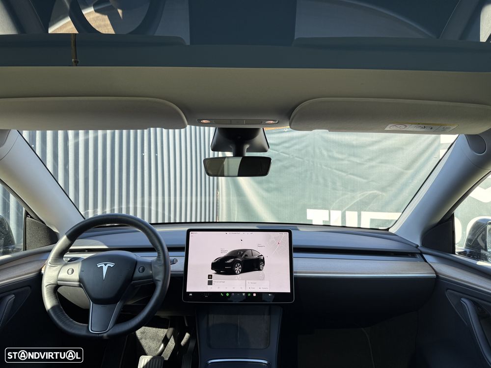 Tesla Model Y - 8