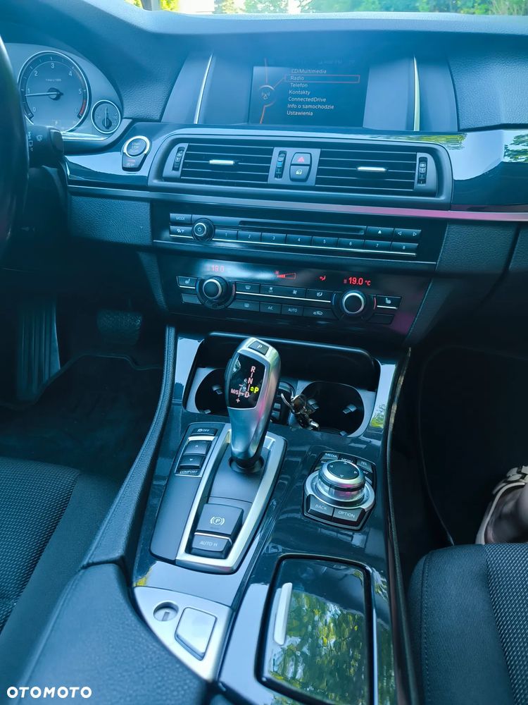BMW Seria 5 520d xDrive - 7