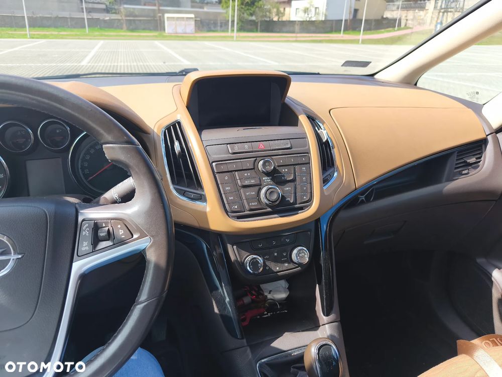 Opel Zafira - 10