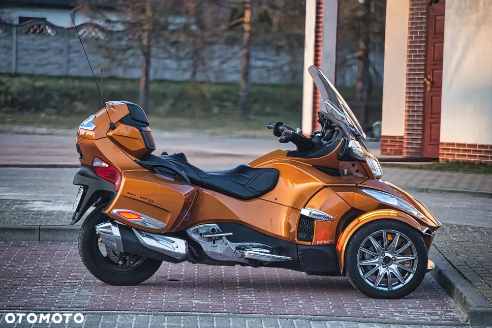 Can-Am Spyder - 2