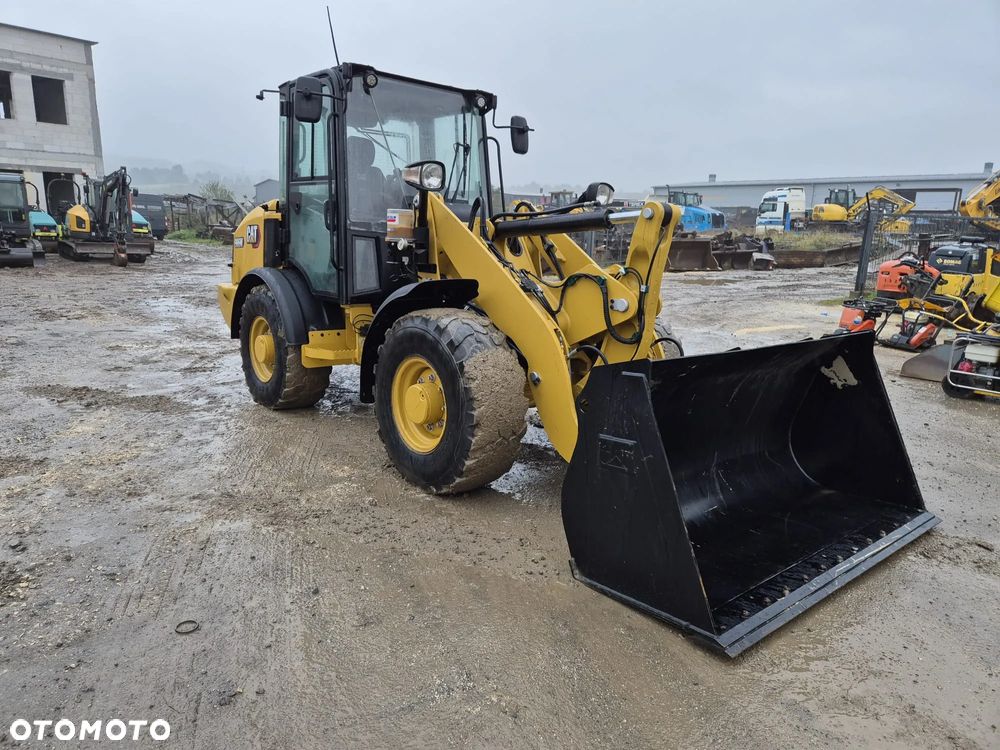 Caterpillar 906M - 1