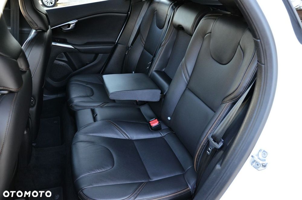 Volvo V40 Cross Country T3 Drive-E Summum - 31