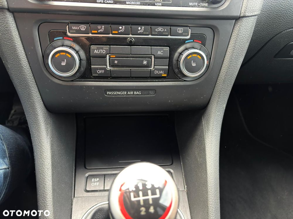 Volkswagen Golf 1.6 TDI DPF Comfortline - 19