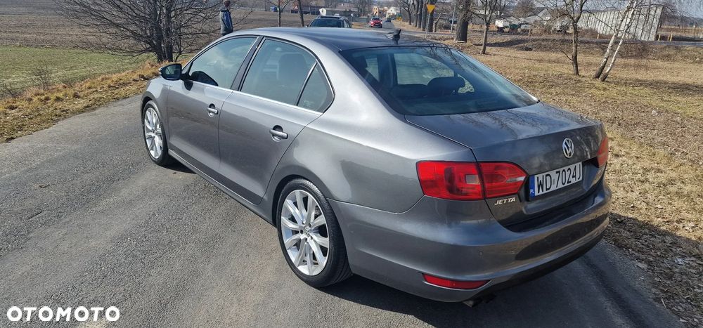Volkswagen Jetta 2.0 TDI Highline Optimum DSG - 4