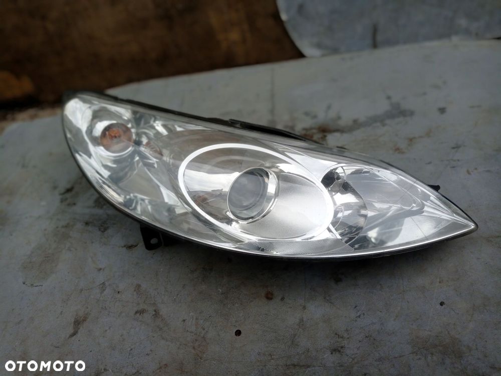 lampa prawa przód xenon peugeot 407 0301213272 - 1