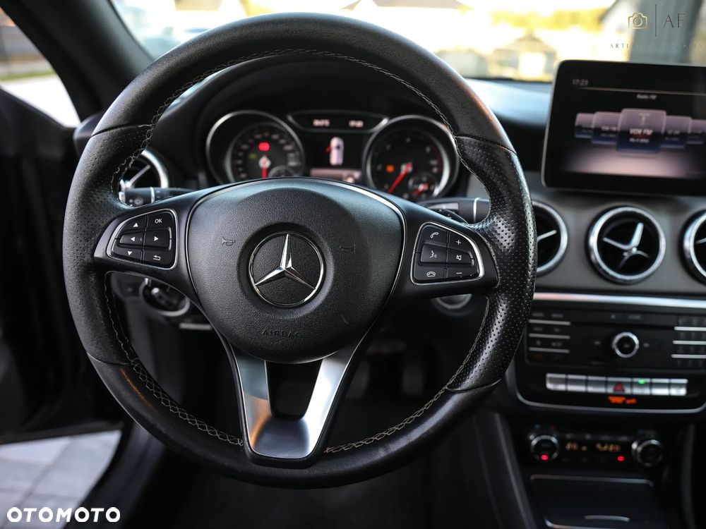 Mercedes-Benz CLA - 25