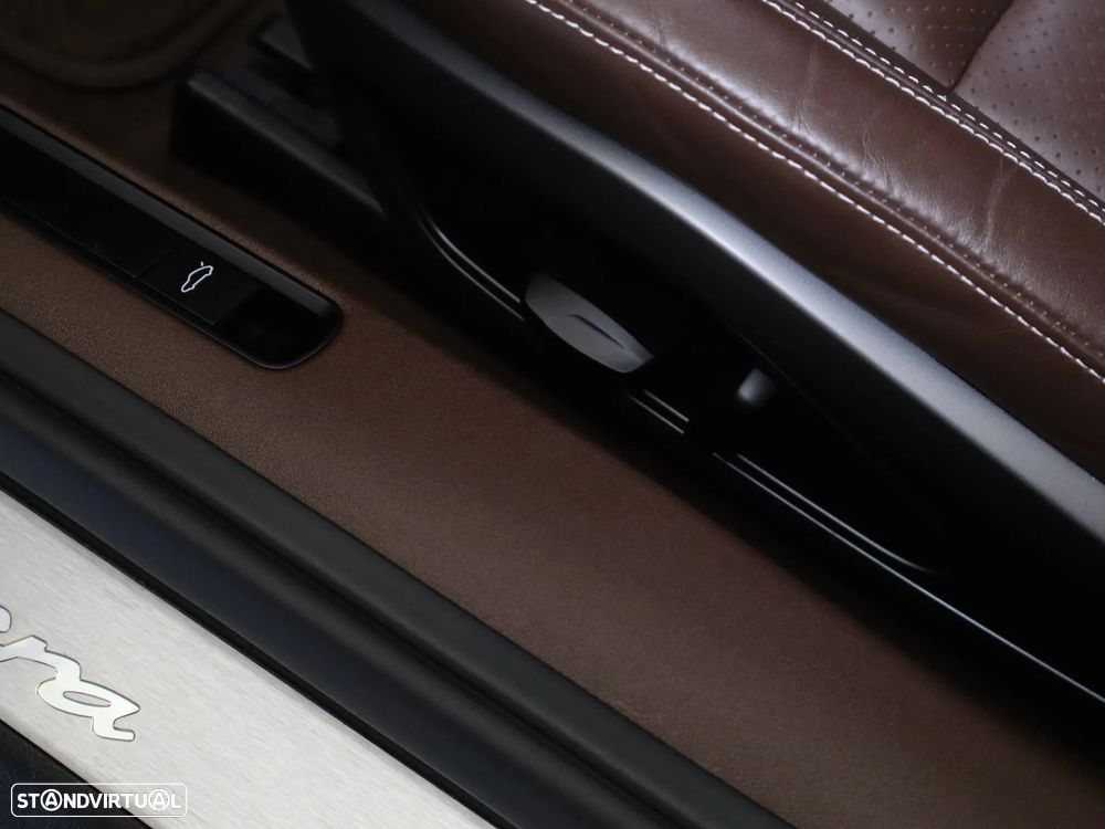 Porsche 911 (992) Carrera PDK - 24