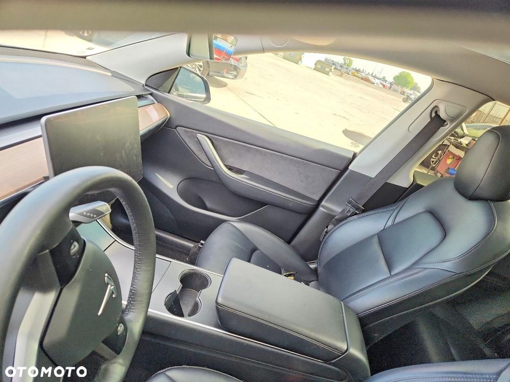 Tesla Model Y Premium Long Range Dual Motor AWD - 9