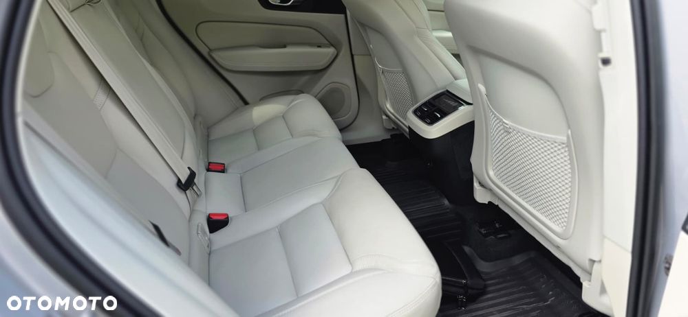 Volvo XC 60 B5 B AWD Inscription - 24