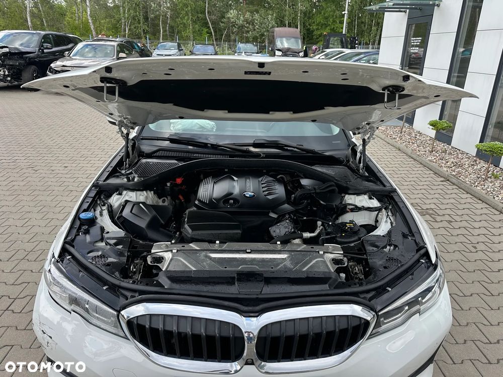 BMW Seria 3 320d xDrive - 9