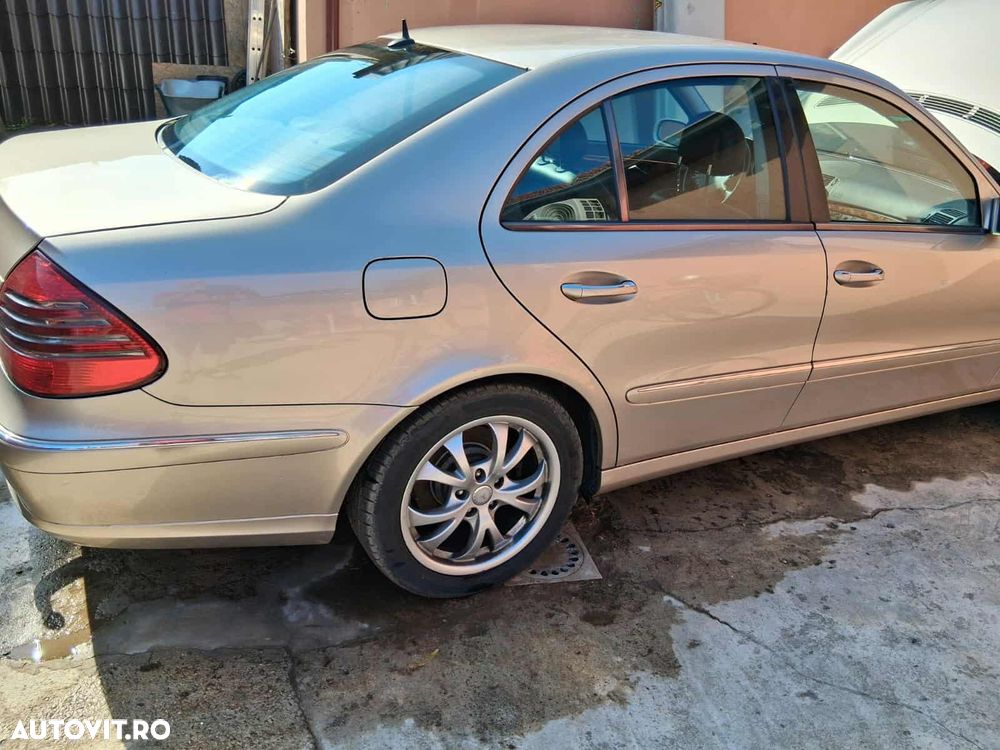 Mercedes-Benz E 240 4Matic Classic - 3
