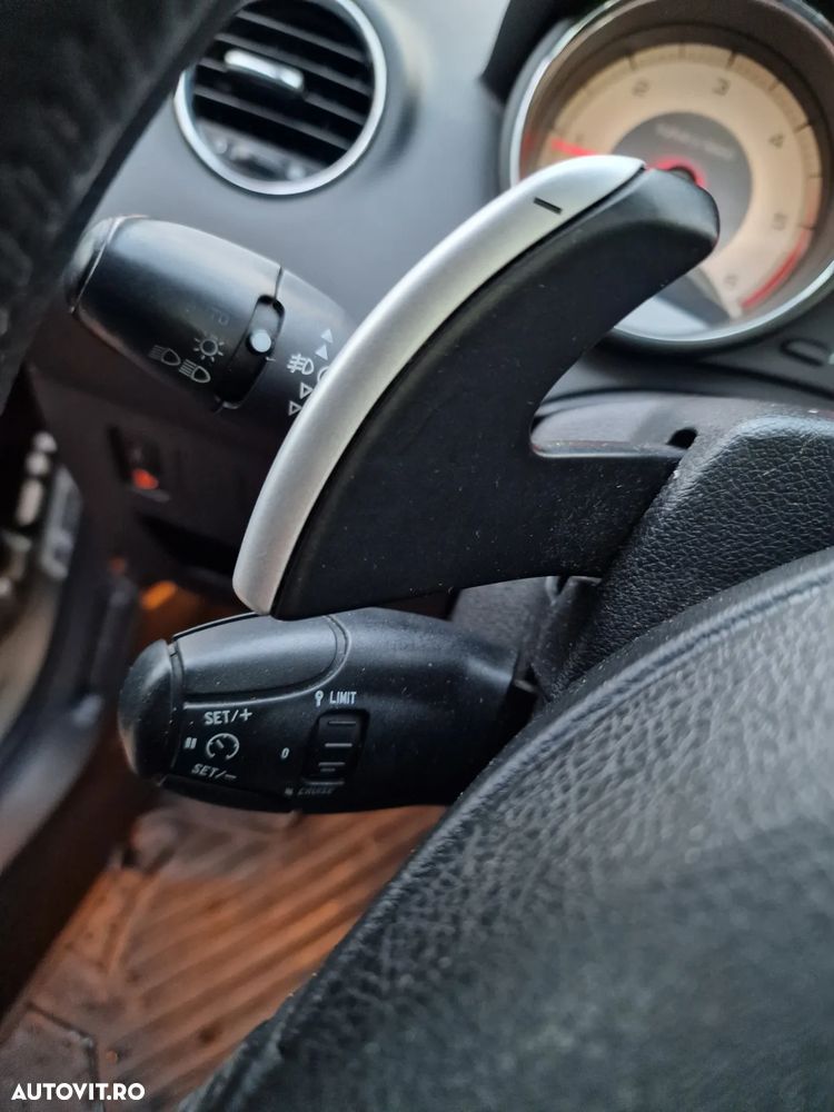 Peugeot 308 1.6HDi Premium Pack Aut - 19