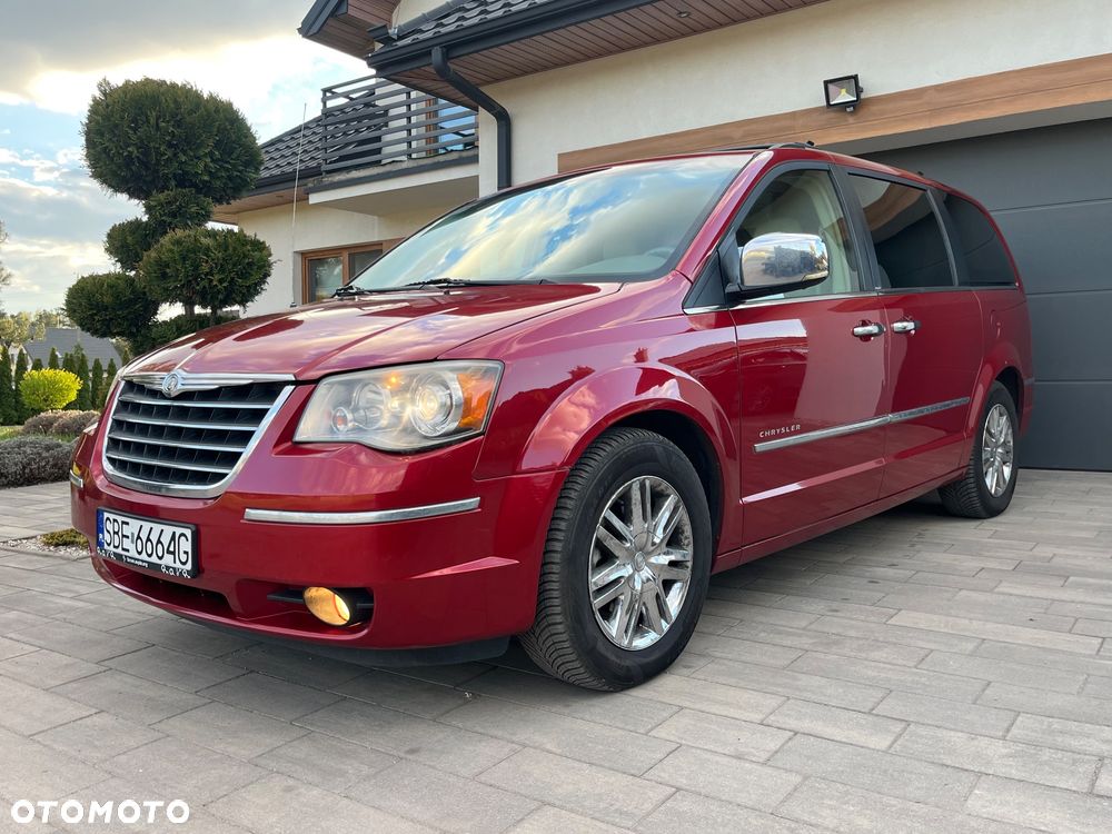 Chrysler Town & Country - 8