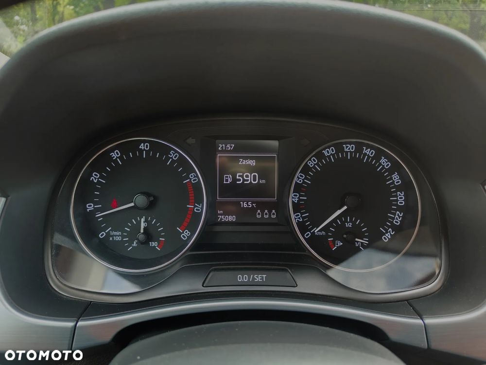 Skoda Fabia 1.2 TSI Cool Edition Red & Grey - 33