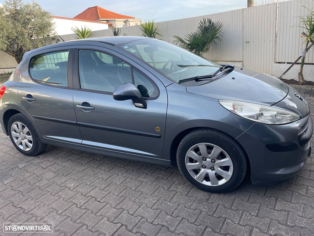 Peugeot 207 1.4 16V Trendy - 3