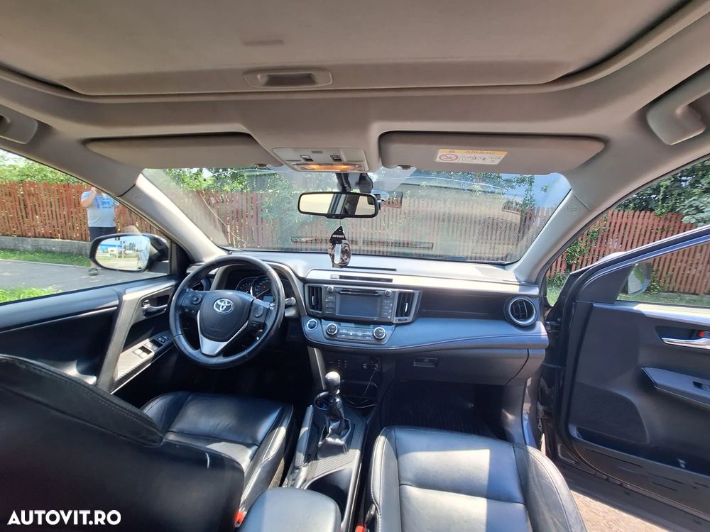 Toyota RAV4 2.2 D-4D Luxury - 7