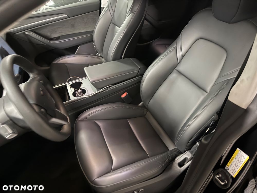 Tesla Model Y Performance AWD - 14