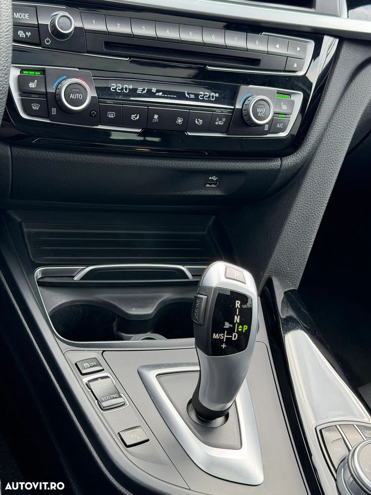 BMW Seria 3 320d xDrive AT - 17