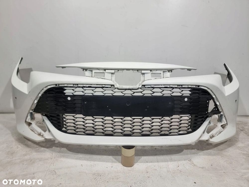 TOYOTA COROLLA E21 KOMBI HB ZDERZAK PRZÓD PRZEDNI