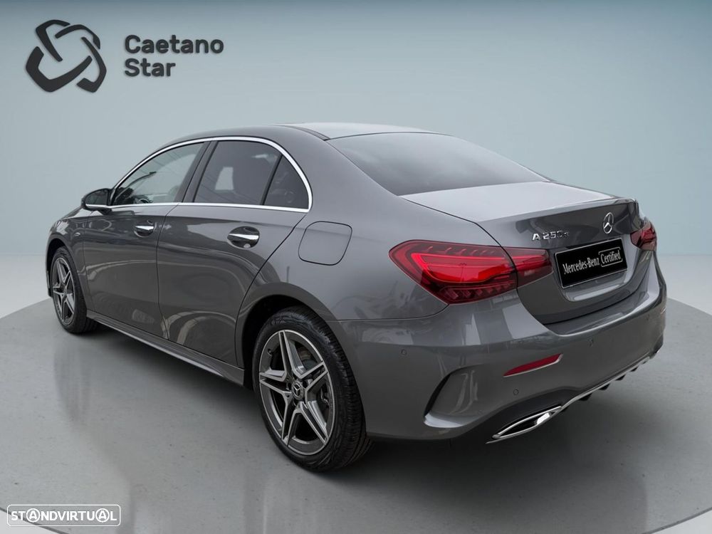 Mercedes-Benz a-250-limousine e - 5