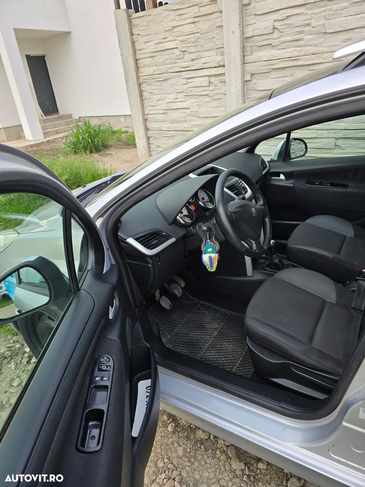 Peugeot 207 95 VTi Family - 5